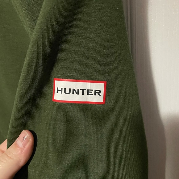 Very cute hunter sweatshirt with unique hem detail size small - Picture 2 of 4